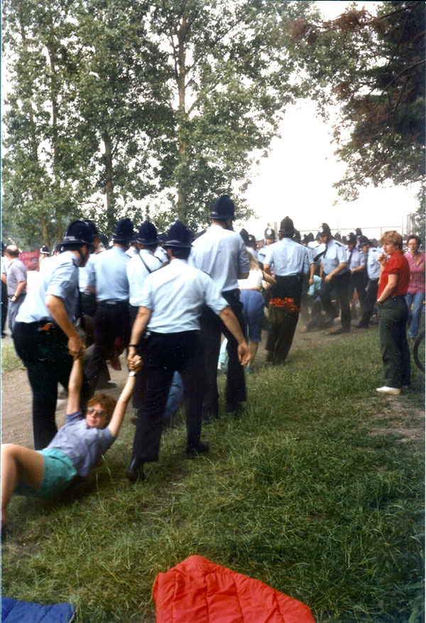 Ulla Moltved: Greenham Common July 1983.
