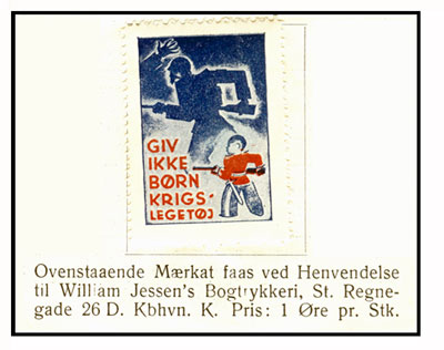 Giv ikke børnene krigslegetøj. Mærkat baseret på Ernst Friedrich's: Krieg dem Krige fra William Jessens bogtrykkeri. Tidsskriftet Nye Veje, februar 1937. 