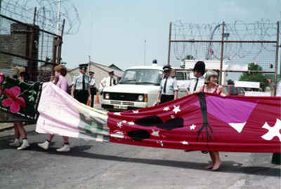 Grethe Andersen: The Dragon on the move. Greenham Common June 1983.