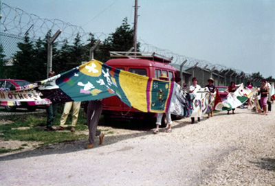 Grethe Andersen: The Dragon on the move. Greenham Common June 1983.