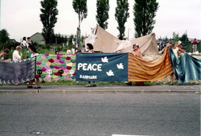 Grethe Andersen: The Dragon on the move. Greenham Common June 1983.