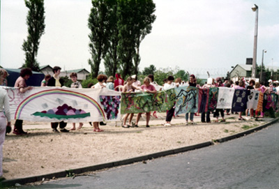 Grethe Andersen: The Dragon on the move. Greenham Common June 1983.