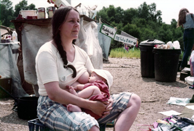 Grethe Andersen: Mother and child. Greenham Common June 1983.