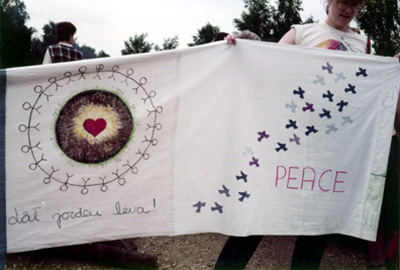 Grethe Andersen: The Dragon on the move. Greenham Common June 1983.