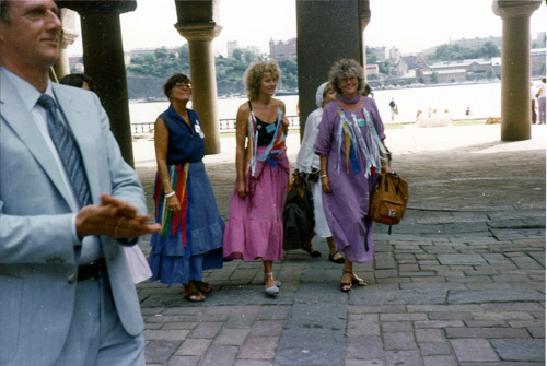 Nordiske Kvinders Fredsmarh 82: Kvinder for Fred i Stockholm: Jane Houmann, Vibeke Aagaard og Bodil Graae.