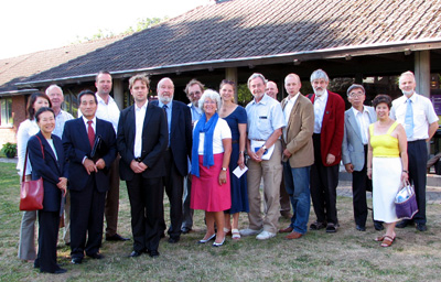 Fotograf Jeannette Zepeda-Lopez. Gruppebillede, Hiroshimadag 2006, Askov H&oslash;jskole