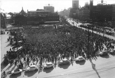 Demonstrationen p&aring; R&aring;dhuspladsen. &copy; Nordisk Pressefoto. Fotograf Tage Nielsen.